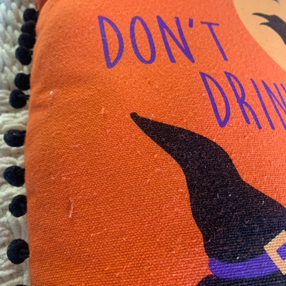 5 PIECE HALLOWEEN BUNDLE INCLUDES COLLECTORS ITEM - Picture 7 of 14